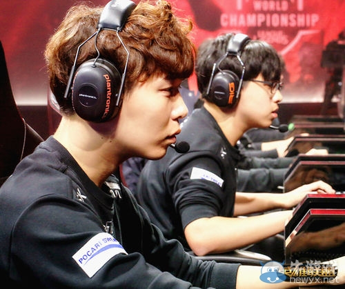 并通过夸张 并通过夸张